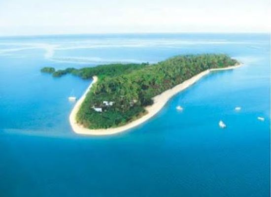 fiji/western-division/attraction/robinson-crusoe-island-tours