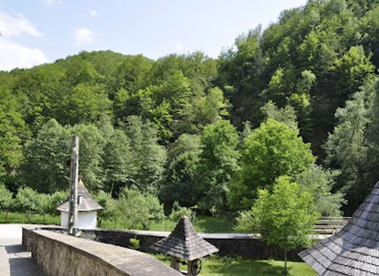 romania/valcea/attraction/schitul-iezer