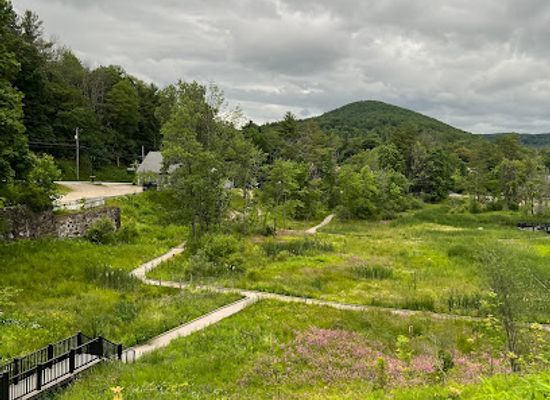 connecticut/mohawk-mountain-ski-area/attraction/robertson-plaza