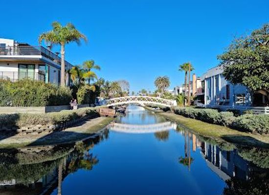 california/venice-beach/attraction/venice-canal-historic-district