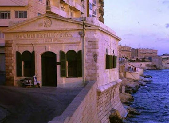 malta/marsamxett-harbour/attraction/sea-water-distilling-monument