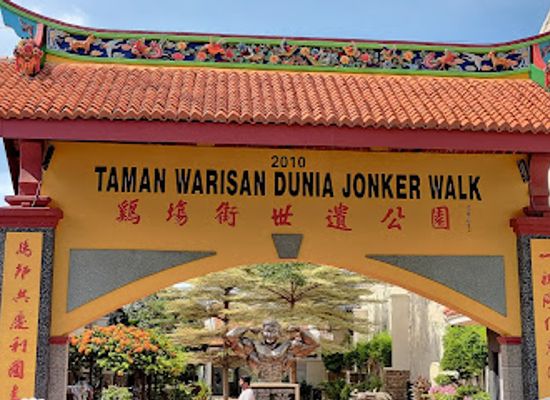 malaysia/malacca/attraction/dr-gan-boon-leong-statue