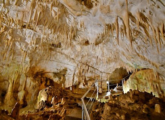 greece/epirus/attraction/anemotrypa-stalactite-cave