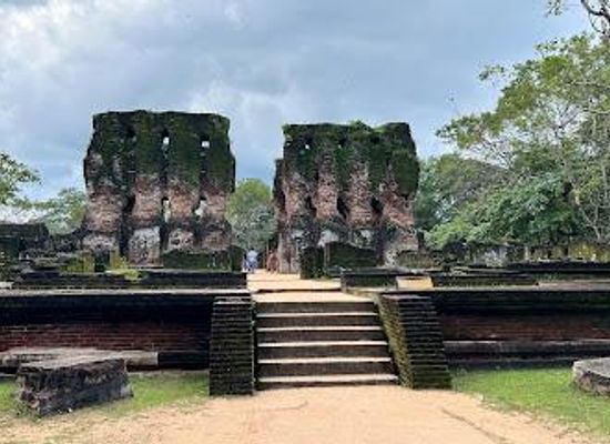 sri-lanka/polonnaruwa-district/attraction/vejayanta-pasada