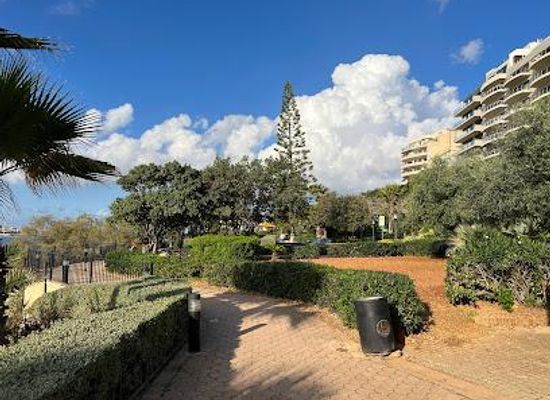 malta/sliema/attraction/gnien-indipendenza