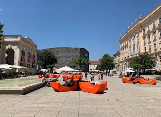 austria/vienna/josefstadt/attraction/museums-quarter-water-feature