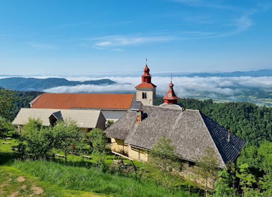 slovenia/zasavje/attraction/cerkev-sv-primoza-in-felicijana-crna-pri-kamniku