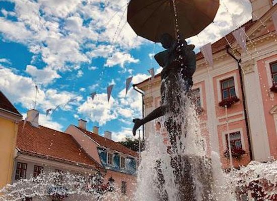 estonia/tartu/attraction/skulptuur-suudlevad-tudengid-the-kissing-students-sculpture-and-fountain