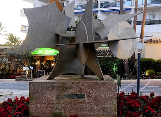 spain/marbella/attraction/sinfonia-del-mar-escultura-de-marino-amaya