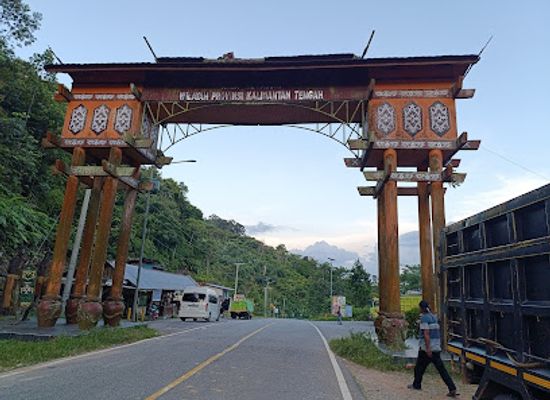 indonesia/west-kalimantan/attraction/provincial-boundary-marker-between-west-and-central-kalimantan