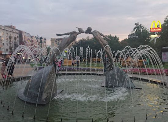 ukraine/kharkiv/sumskaya-street/attraction/lovebirds-monument