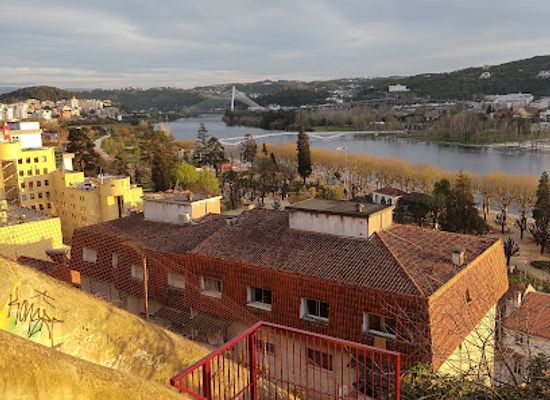 portugal/coimbra/attraction/escadas-do-quinchorro