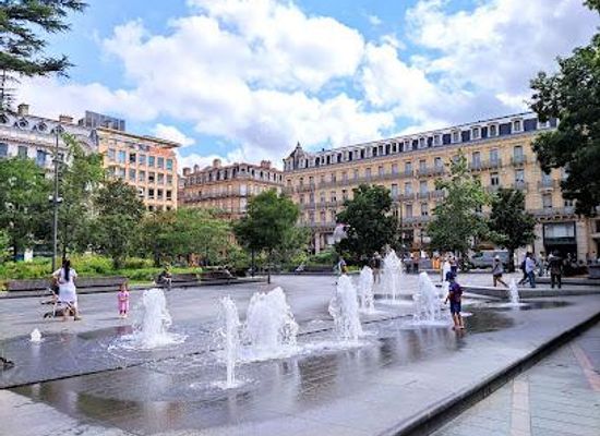 france/toulouse/attraction/square-charles-de-gaulle