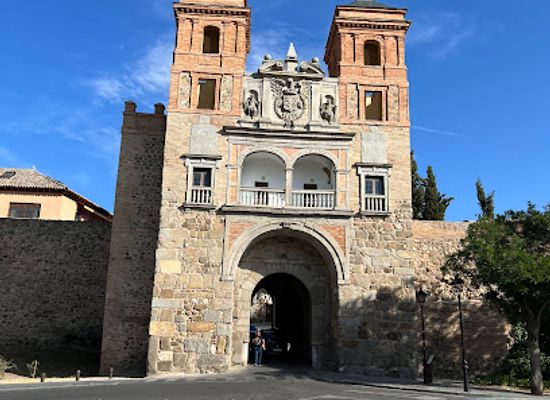 spain/toledo/casco-historico/attraction/puerta-del-cambron