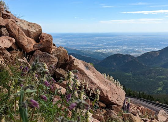 colorado/pikes-peak/attraction/the-broadmoor-manitou-and-pikes-peak-cog-railway