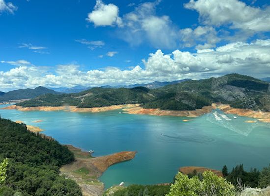 california/shasta-cascade/attraction/lake-shasta-caverns