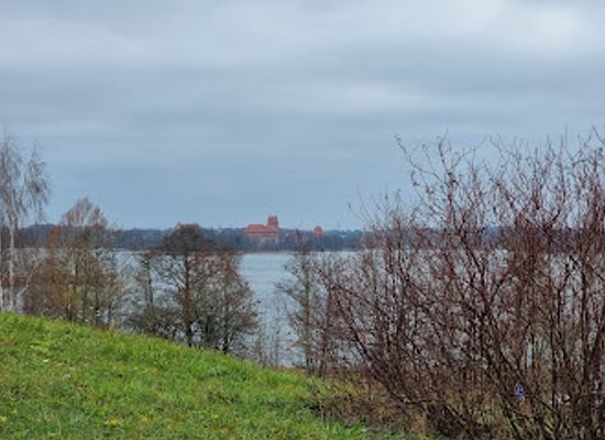 lithuania/trakai-island-castle/attraction/bulviu-kelio-apzvalgos-aikstele