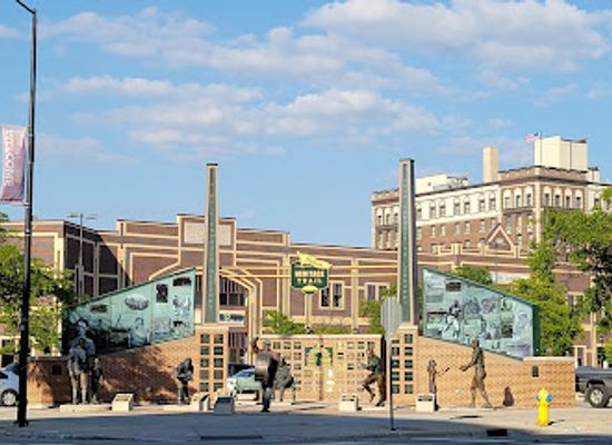 wisconsin/green-bay/attraction/green-bay-packers-heritage-trail-plaza