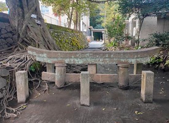 japan/kagoshima/attraction/kurokami-buried-shrine-gate