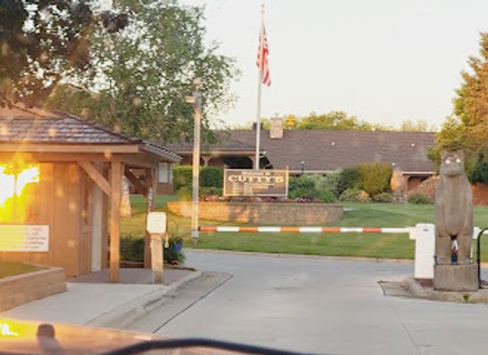 iowa/lake-okoboji/attraction/cutty-s-okoboji-resort