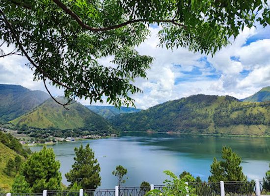 indonesia/lake-toba/attraction/bukit-sibeabea