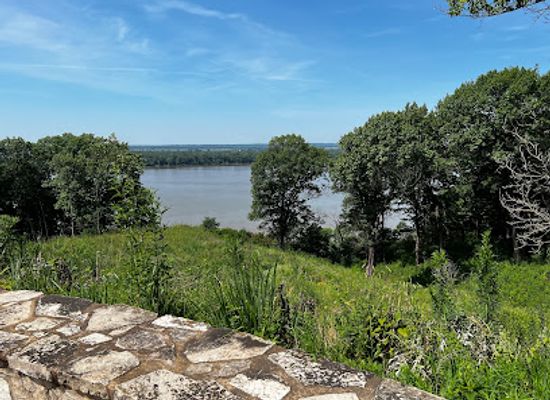illinois/great-river-road/attraction/john-m-olin-nature-preserve-nature-institute