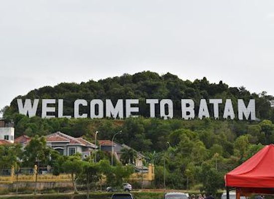 singapore/sentosa/attraction/welcome-to-batam-sign