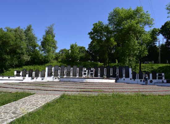 ukraine/pylypets/attraction/svalyavsky-memorial-park