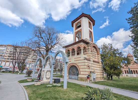 romania/dambovita/attraction/monumentul-eroilor-cazuti-la-revolutia-din-1989