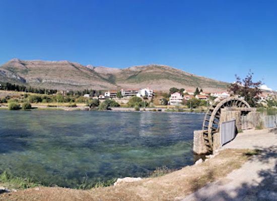 bosnia-and-herzegovina/trebinje/attraction/kolo-dolap-na-rijeci-trebisnjici