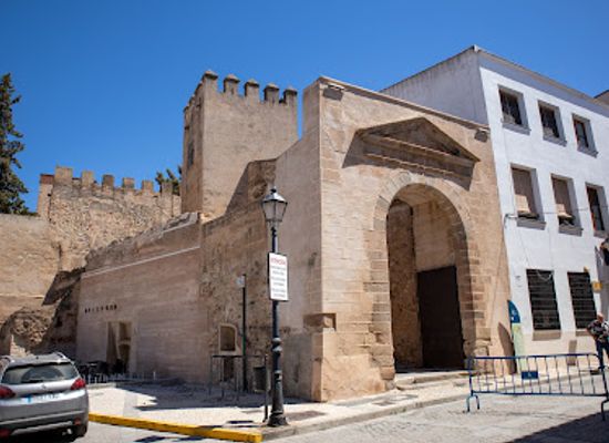 spain/badajoz/attraction/puerta-del-capitel