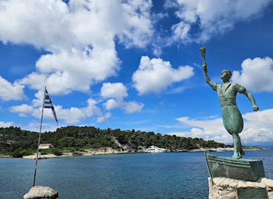 greece/paxos/attraction/statue-of-georgios-anemogiannis