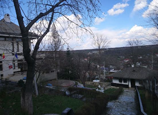 romania/iasi-surroundings/attraction/bojdeuca-lui-ion-creanga