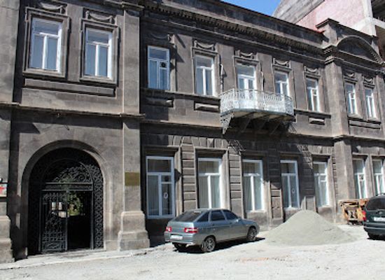 armenia/shirak/attraction/the-gallery-of-mariam-and-eranuhi-aslamazyan-sisters