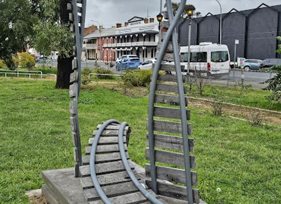 australia/great-southern/attraction/great-southern-line-anzac-story-sculpture