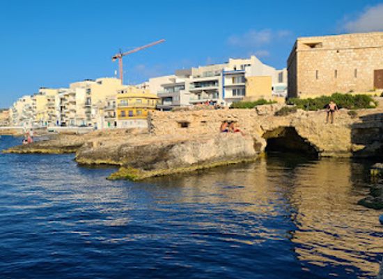malta/ramla-bay/attraction/guzman-cave