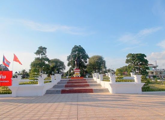 laos/savannakhet-province/attraction/nouhak-phoumsavanh-memorial-park