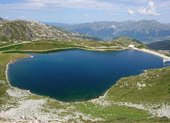 france/la-plagne/attraction/lac-des-blanchets