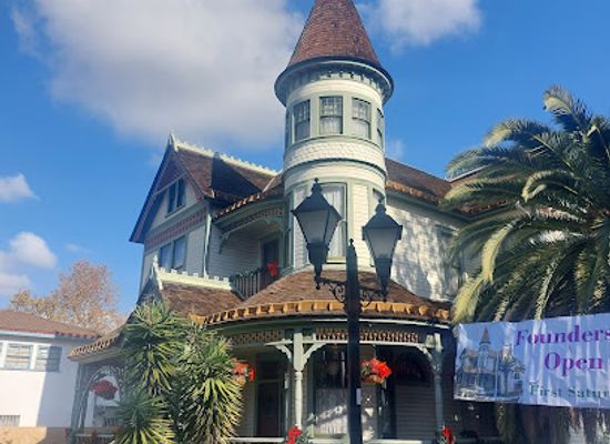 california/anaheim/attraction/mother-colony-house