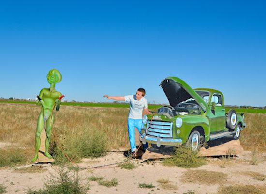 new-mexico/roswell/attraction/roswell-nm-welcome-sign