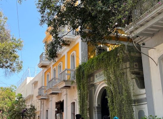 india/pondicherry/white-town/attraction/picture-spot-outside-cafe-des-arts