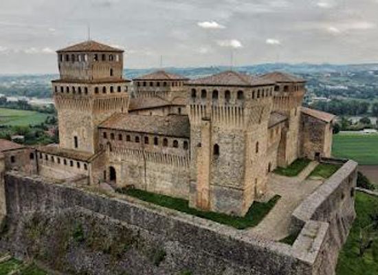 italy/parma/attraction/castello-di-torrechiara