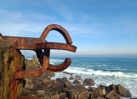 spain/san-sebastian/attraction/comb-of-the-wind-eduardo-chillida-1976