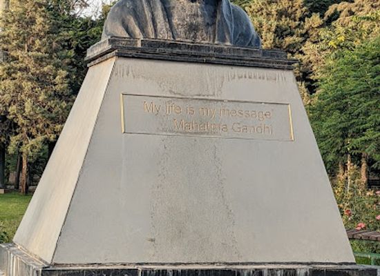 iraq/erbil/attraction/mahatma-gandhi-bust