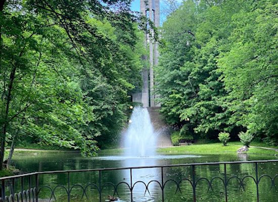 indiana/the-lakes-region/attraction/holcomb-gardens