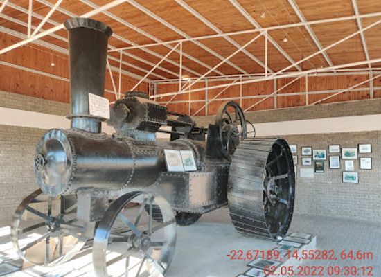 namibia/erongo/attraction/martin-luther-steam-tractor-museum