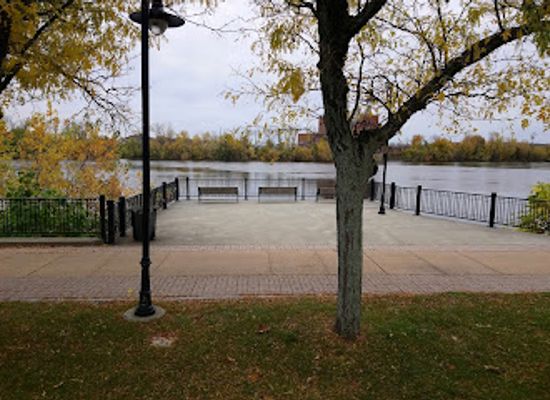 massachusetts/western-massachusetts/attraction/connecticut-river-walk-and-bikeway