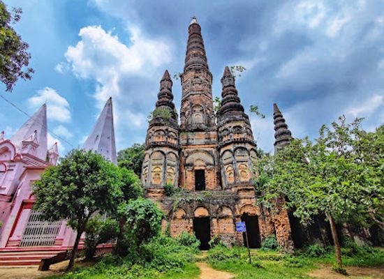 bangladesh/bhawal-region/attraction/raj-shoshanshwari-shiv-mondir