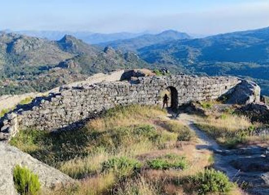 portugal/minho/attraction/castelo-de-castro-laboreiro