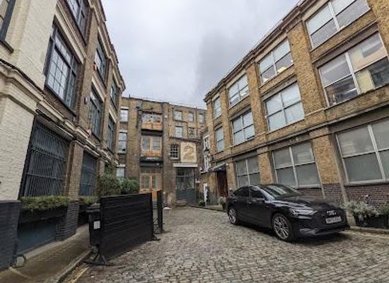 united-kingdom/london/attraction/bleeding-heart-yard